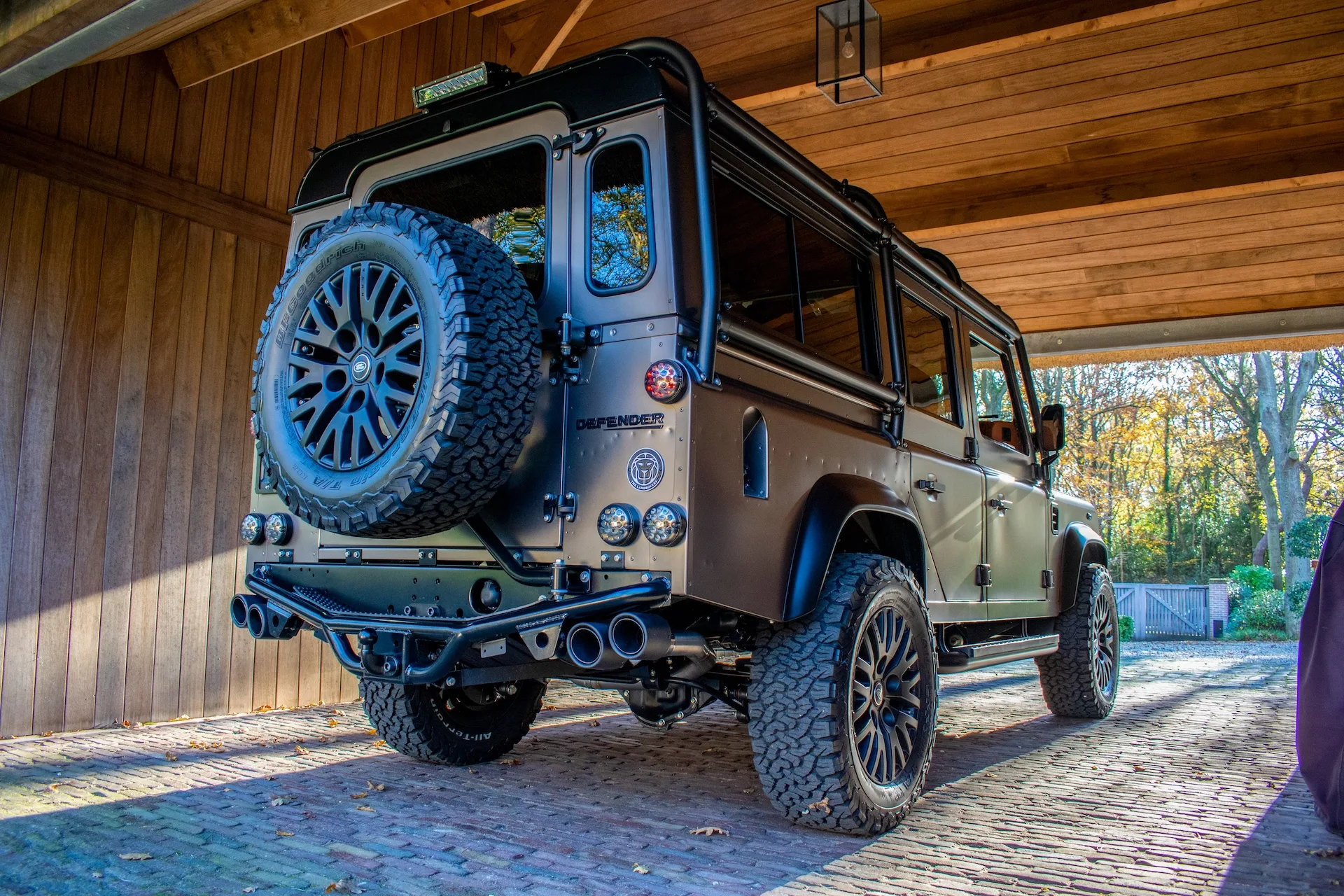 The Landrovers: Defender
